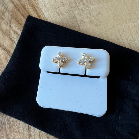 Moissanite Clover Stud Earrings – 0.69 CTW, VVS D Color – 925 Silver, Gold Plate - Picture 2 of 6